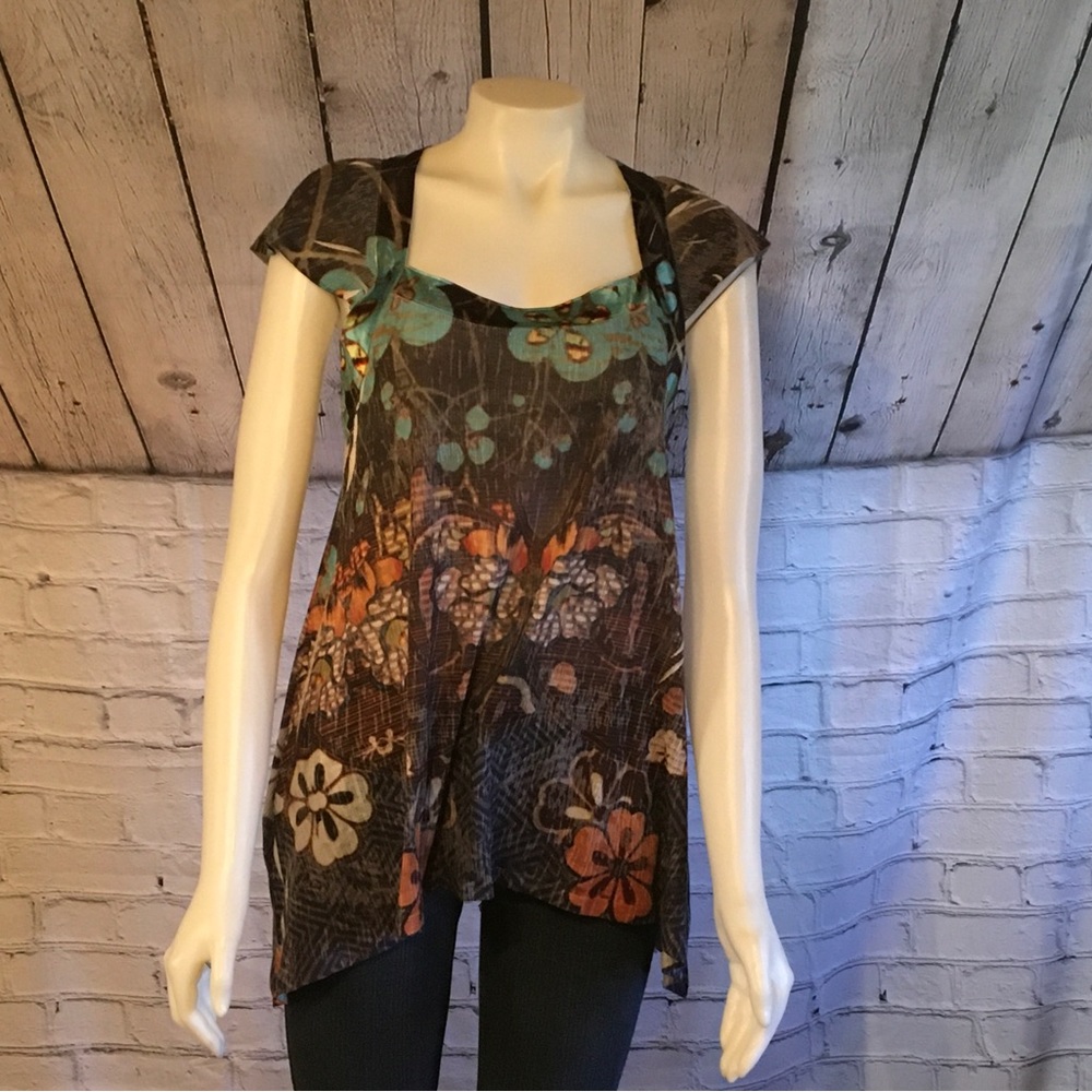 Ladies floral print top by Casual Freedom size L